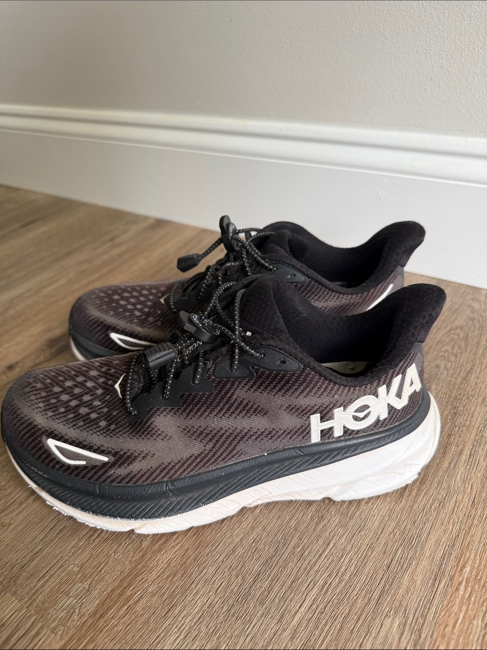 Hoka Clifton 9 Black and White Athletic Sneakers Size 8